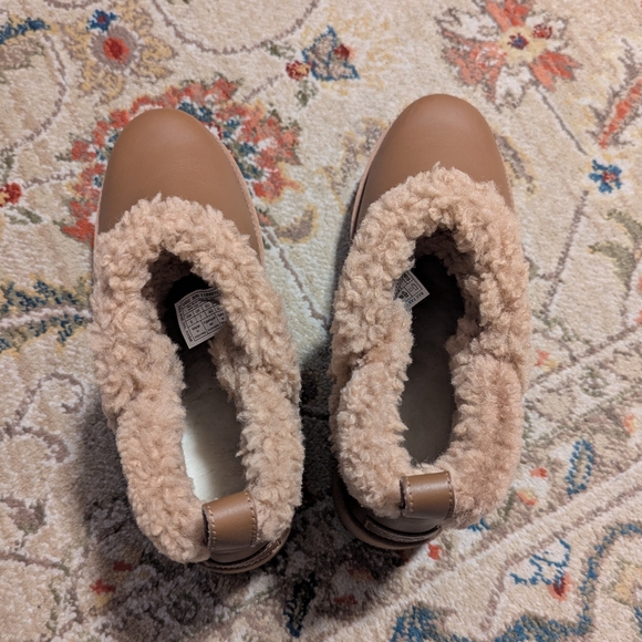 UGG Ultra Mini Alina Curled Genuine Shearling Platform Boot - Picture 5 of 13